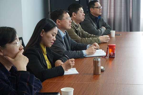 罗丽华一行在苏州市工业园区教师发展中心听取汇报 wpk下载