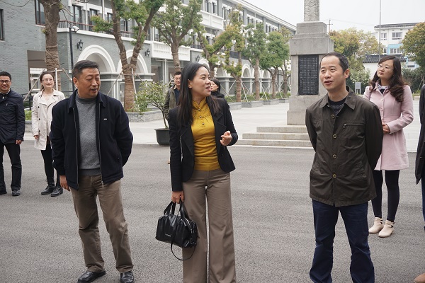 罗丽华一行参观苏州一中校园 wpk下载